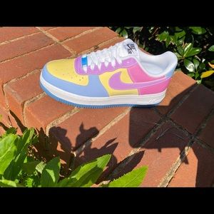 UV color changing Airforce 1s women’s 7.5